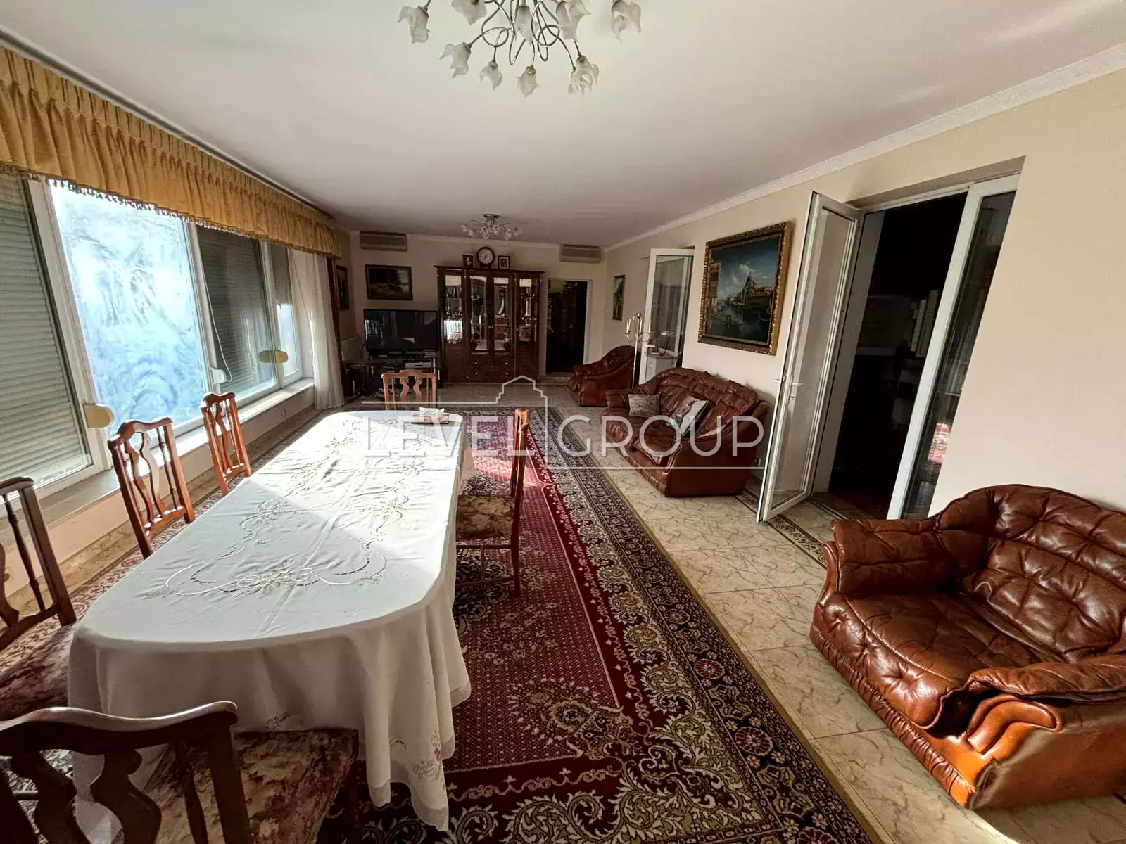 Мистецька вул., 7