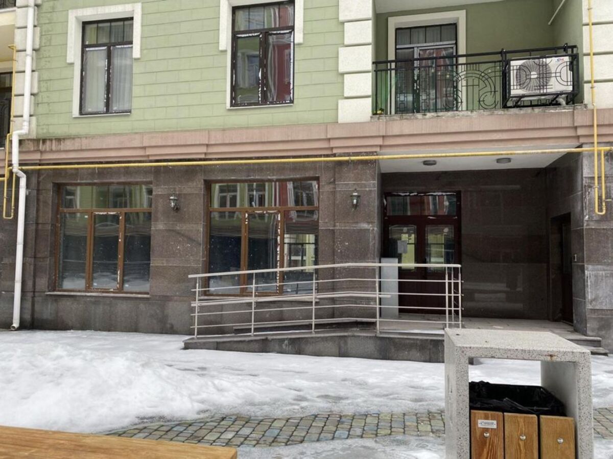 Дегтярна вул., 22