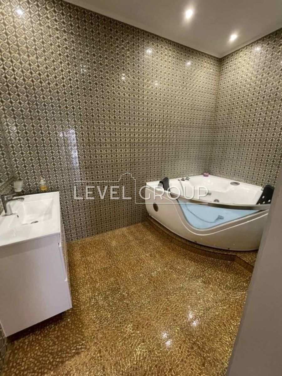 Володимира Івасюка просп. (Героїв Сталінграда), 2г