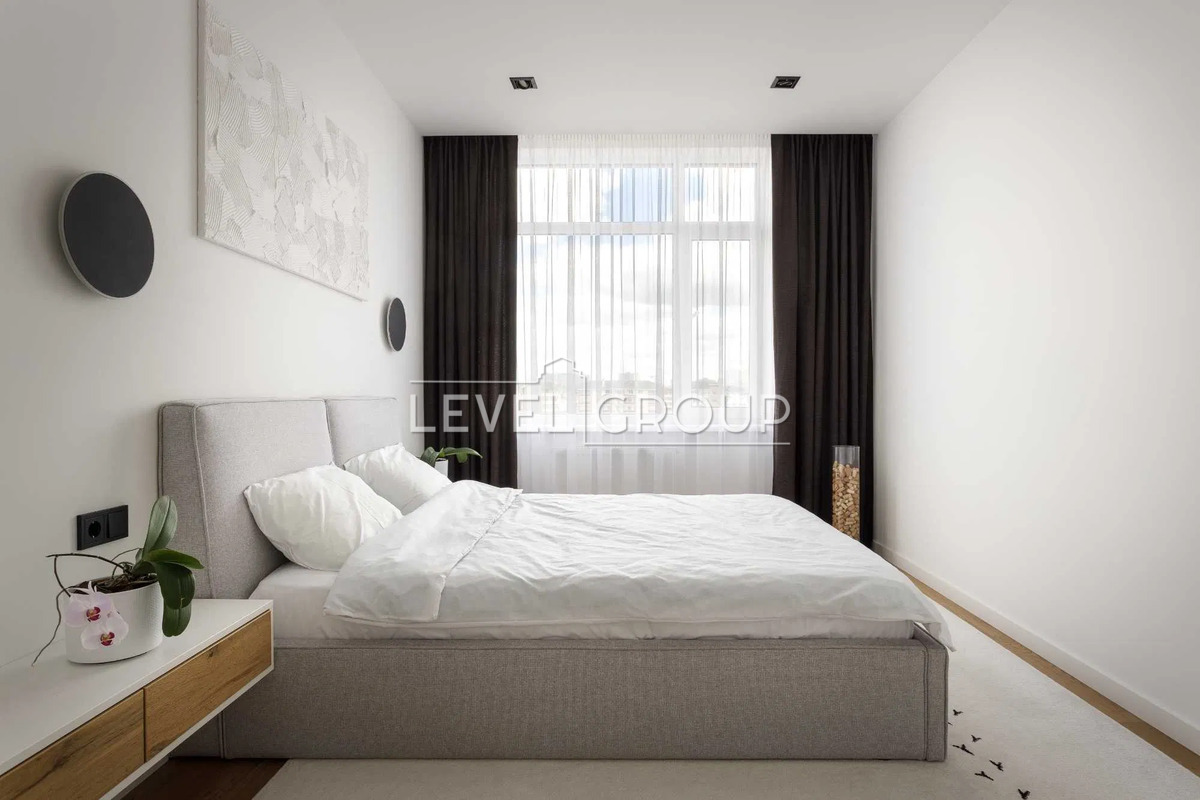 оптимістична, 1