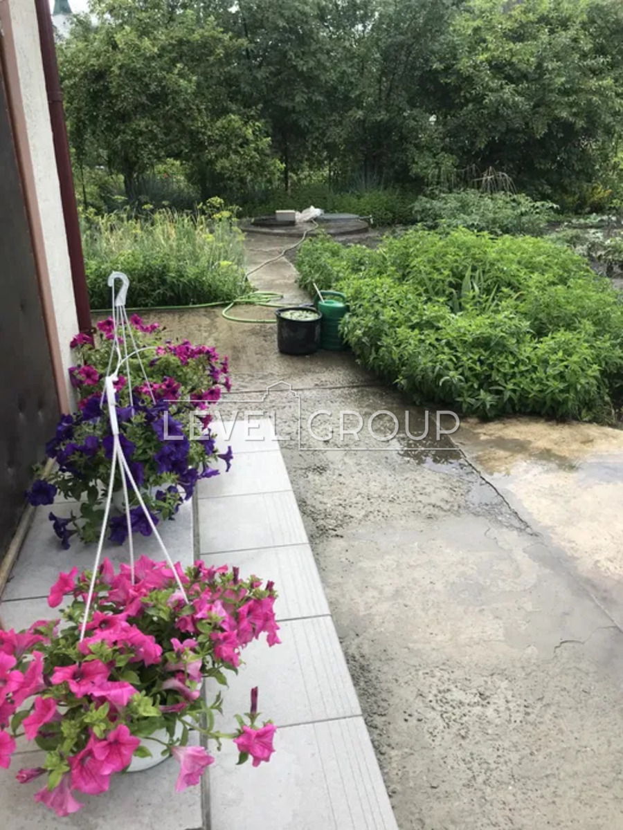 M. Karpenko St. (Kosiora), 4