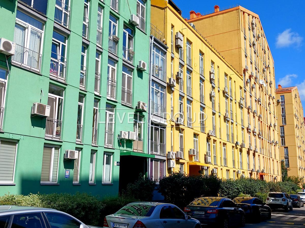 Регенераторна вул., 4