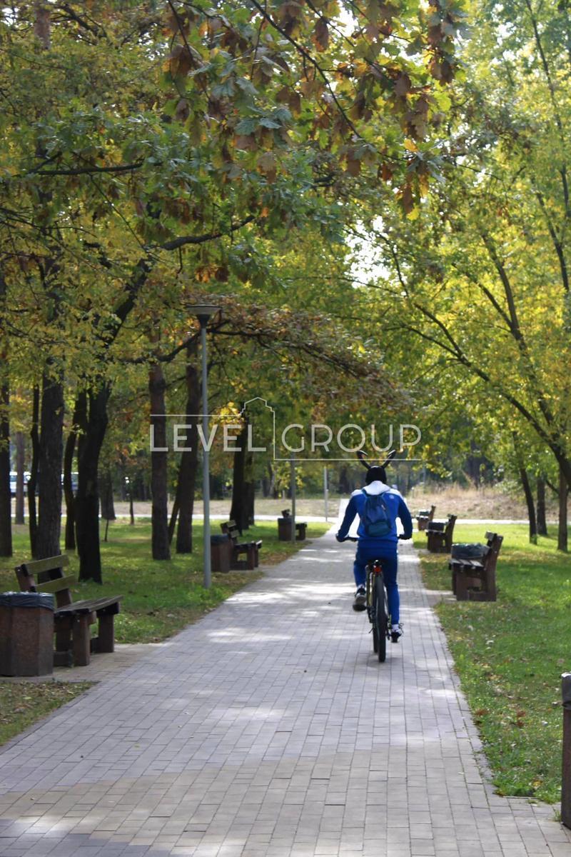 Воскресенська вул., 14д