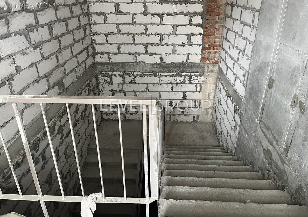 Европейського Союзу просп. (Правди), 43А