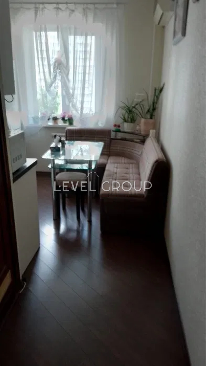 Тростянецька вул., 8Б