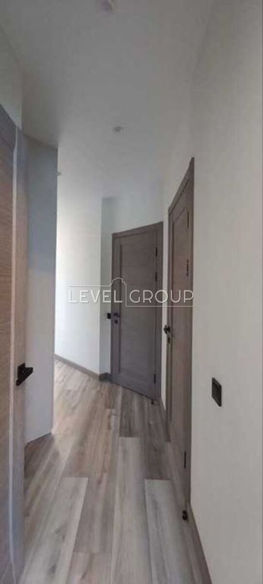 Beresteyskyi Ave. (Poles)