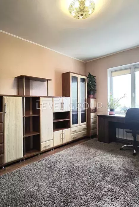 Федора Ернста вул., 6