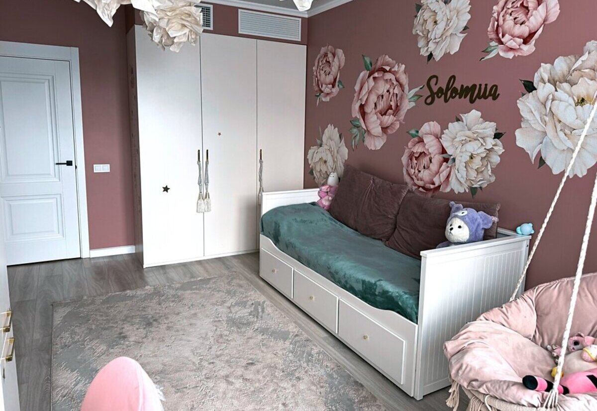 name_en