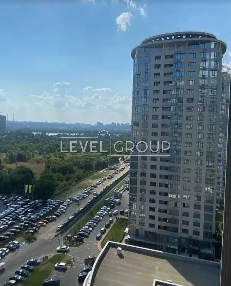 Дніпровська набережна, 14