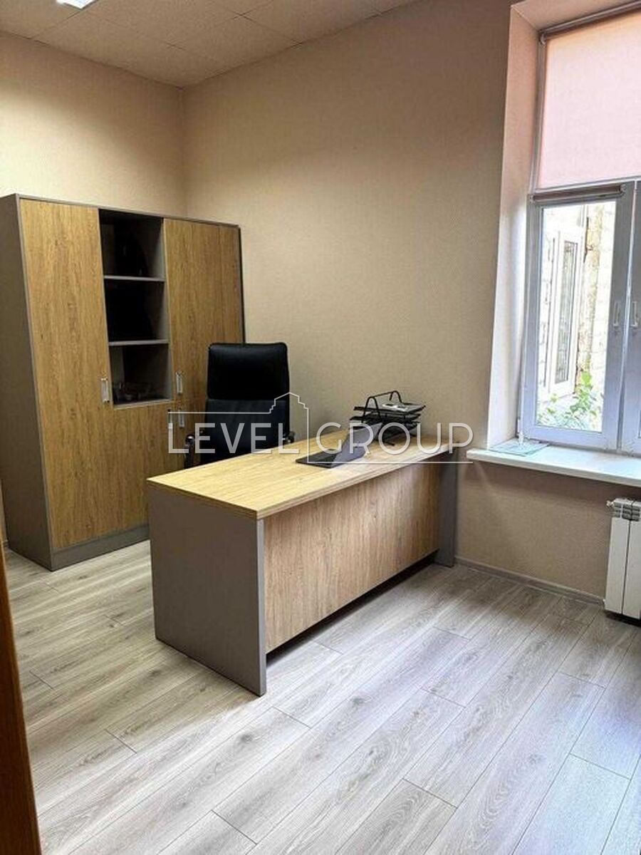 Олександра Кониського вул. (Тургенєвська), 82