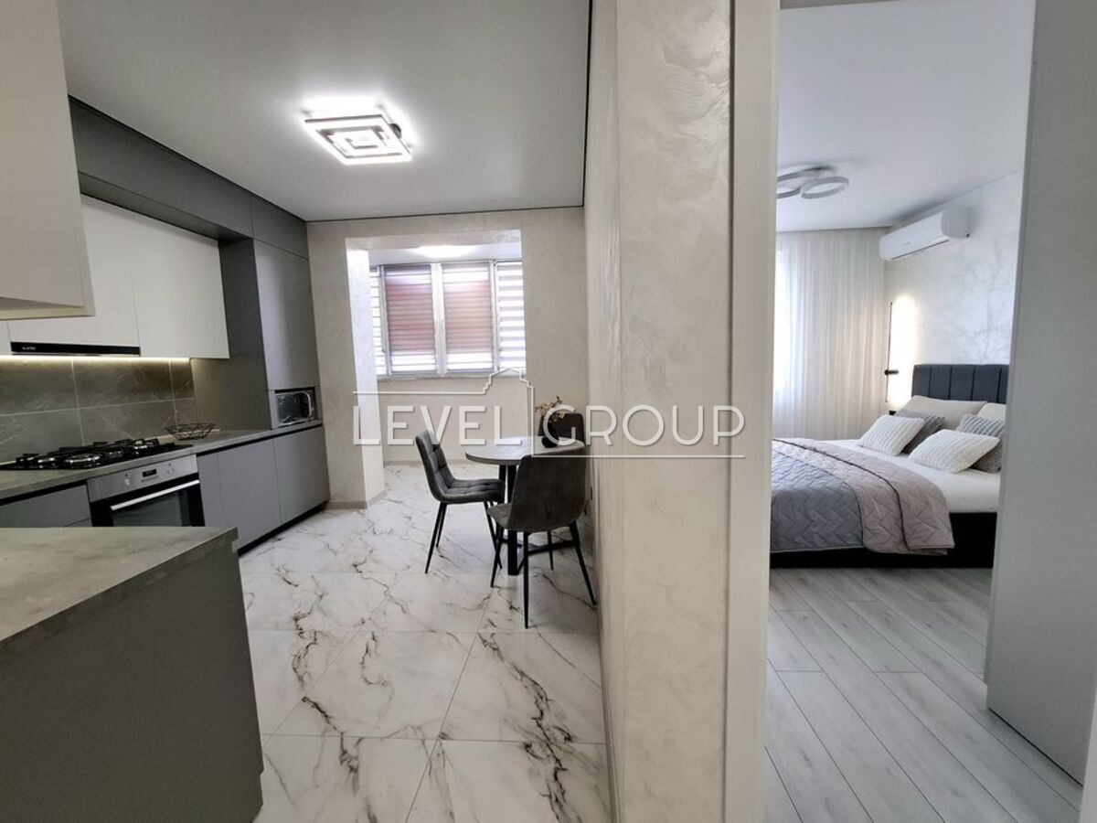 Святошинська, 56