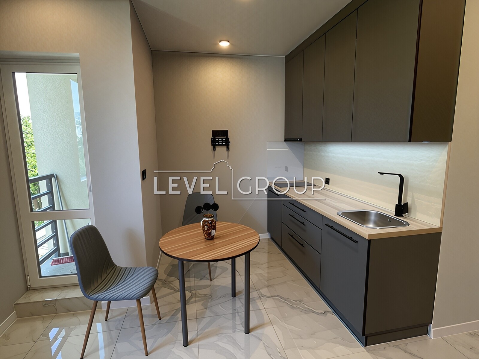 Mikhail Deregus St. (Yantarna), 44