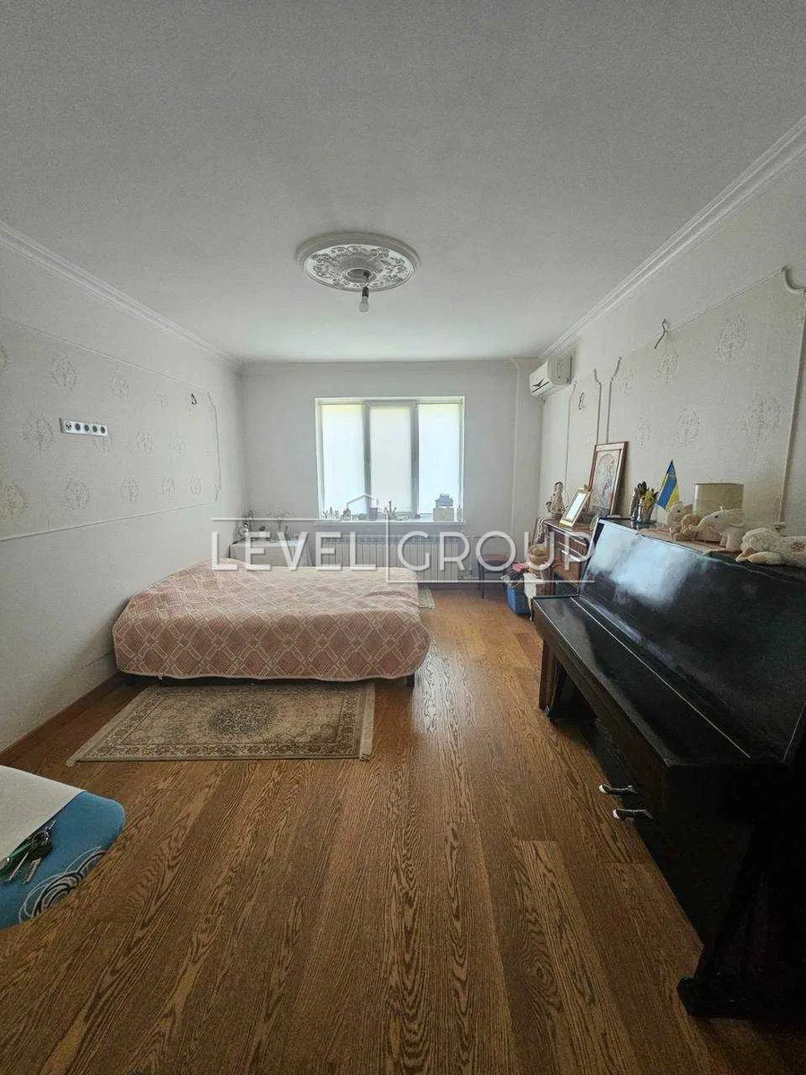 Mykola Bazhan Avenue, 7a