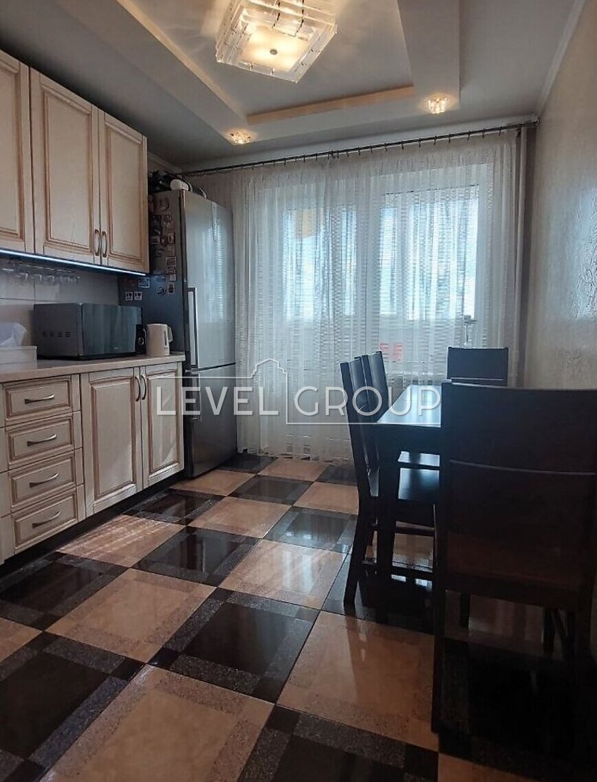 Красовського вул., 8Б