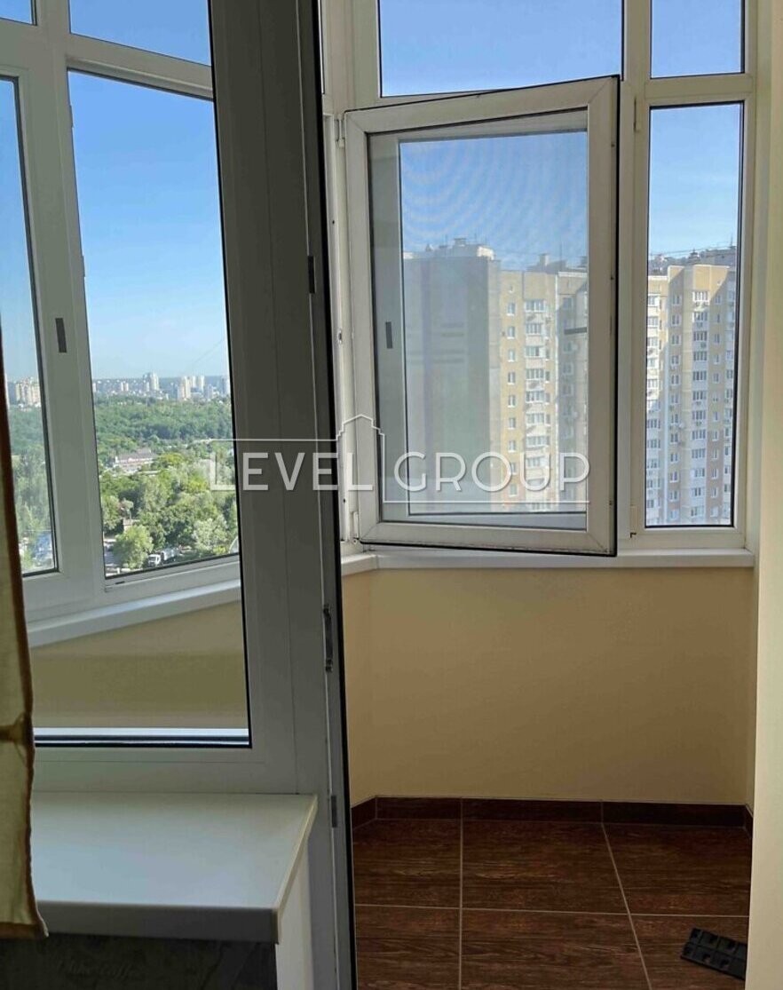 Бакинська вул., 37д