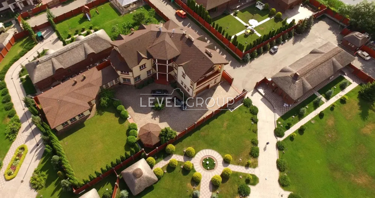 Дніпровська, 10