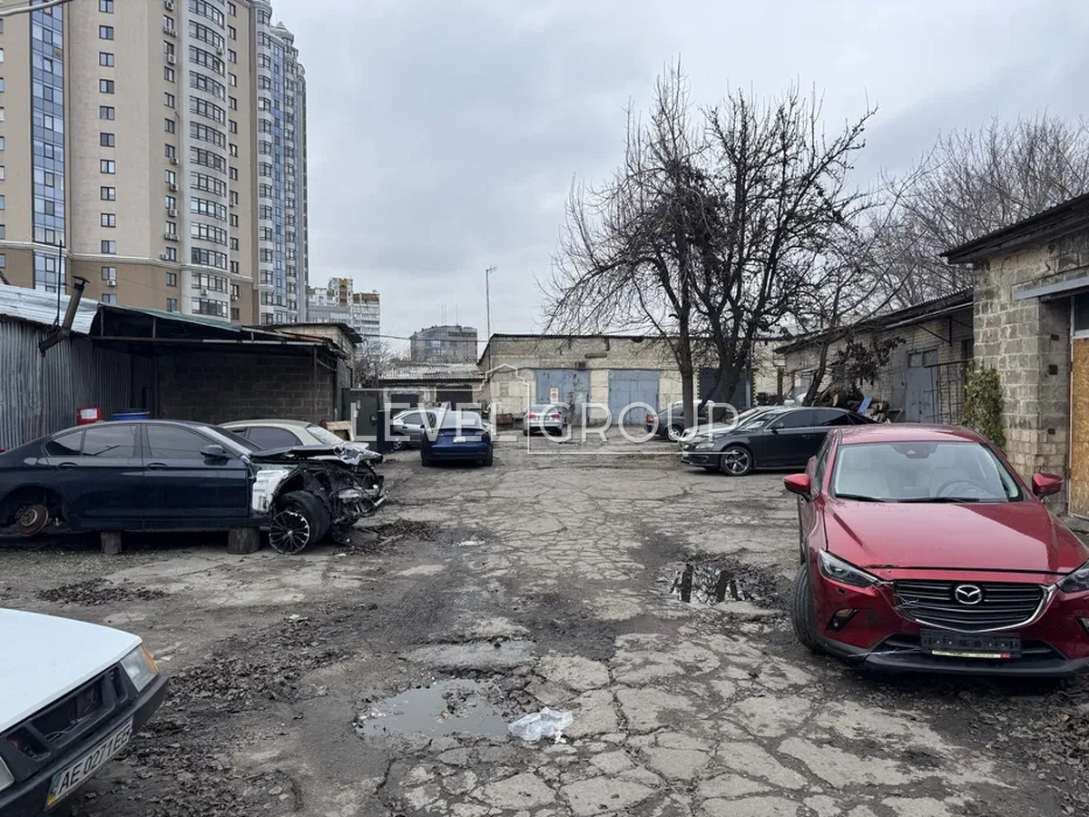 Дегтярівська вул., 27