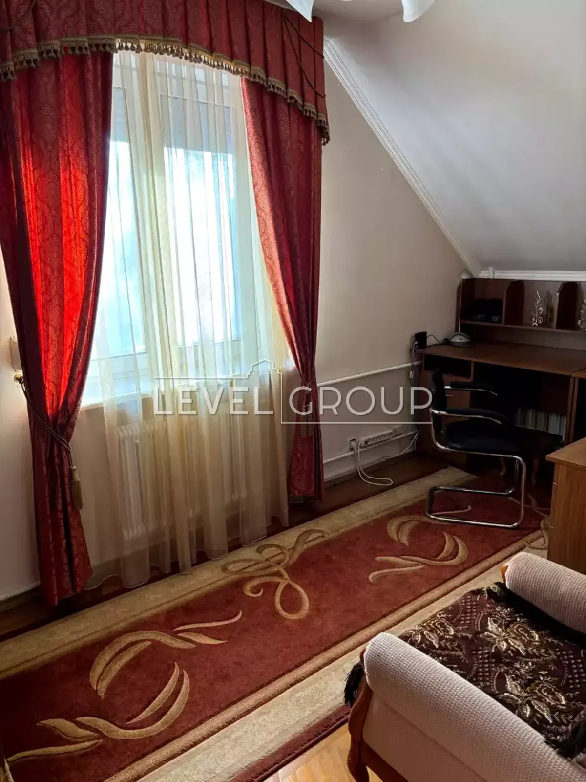 Мистецька вул., 7