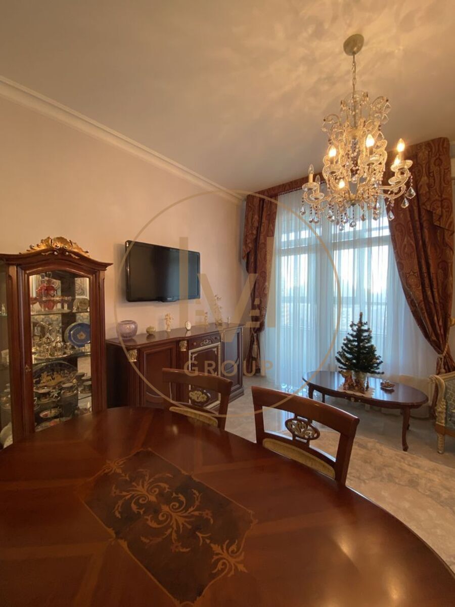 Lesi Ukrainky Blvd., 7V