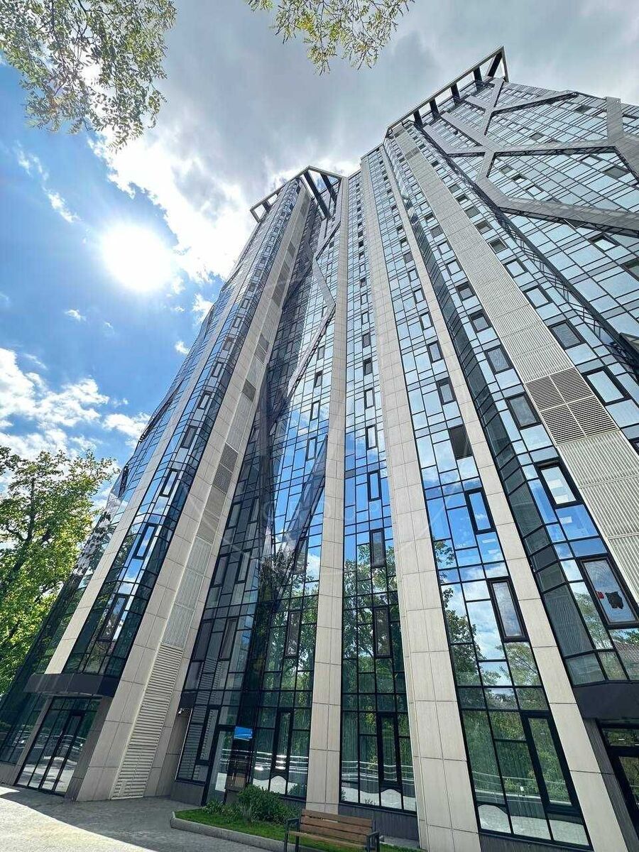 Авіаконструктора Антонова вул., 2б