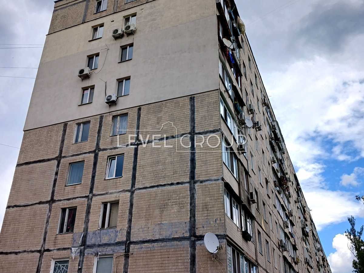 Юрія Шумського вул., 10