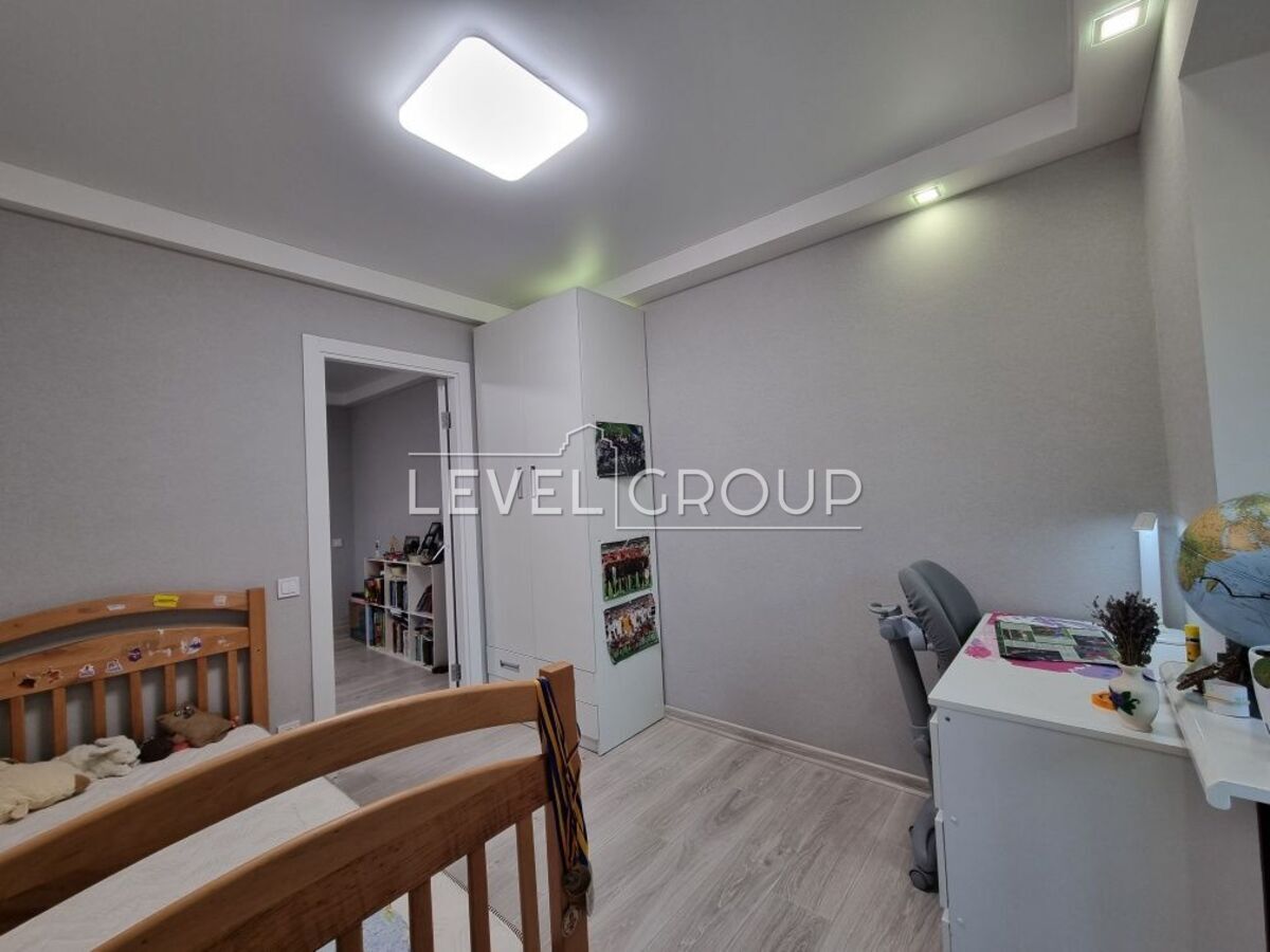 Ореста Левицького вул. (Академіка Курчатова), 8б