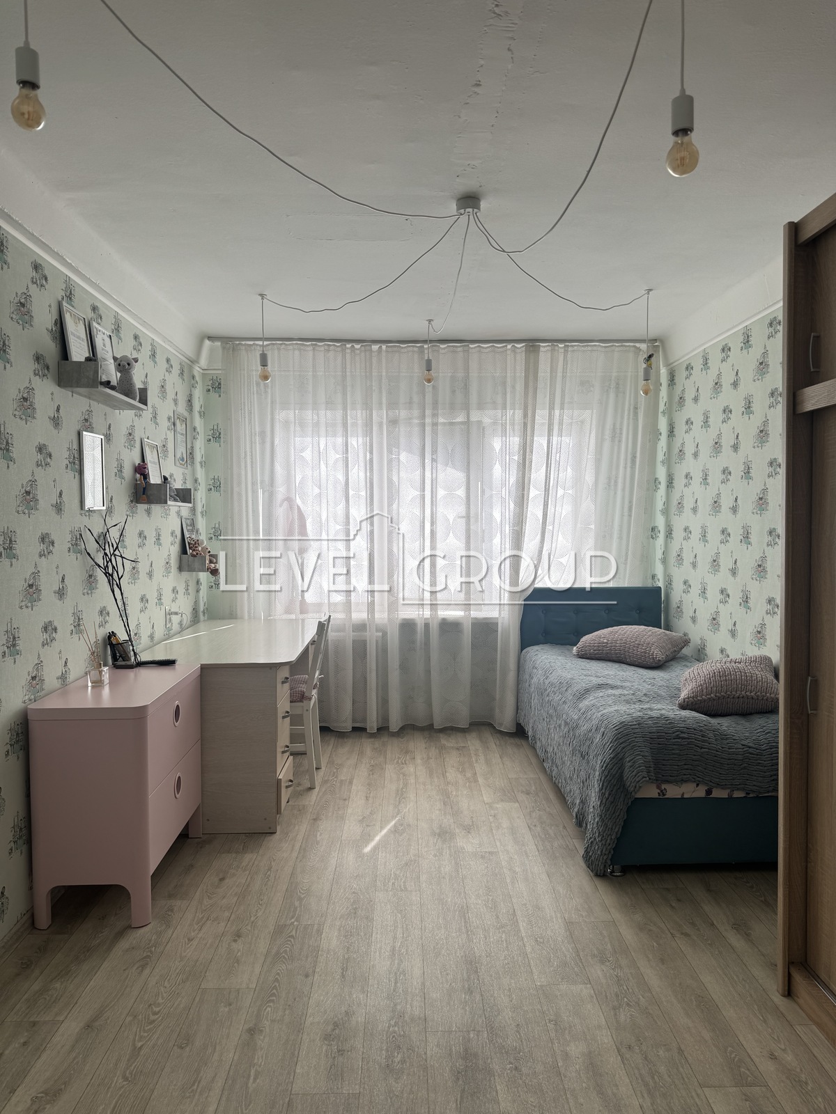 Братиславська вул., 8