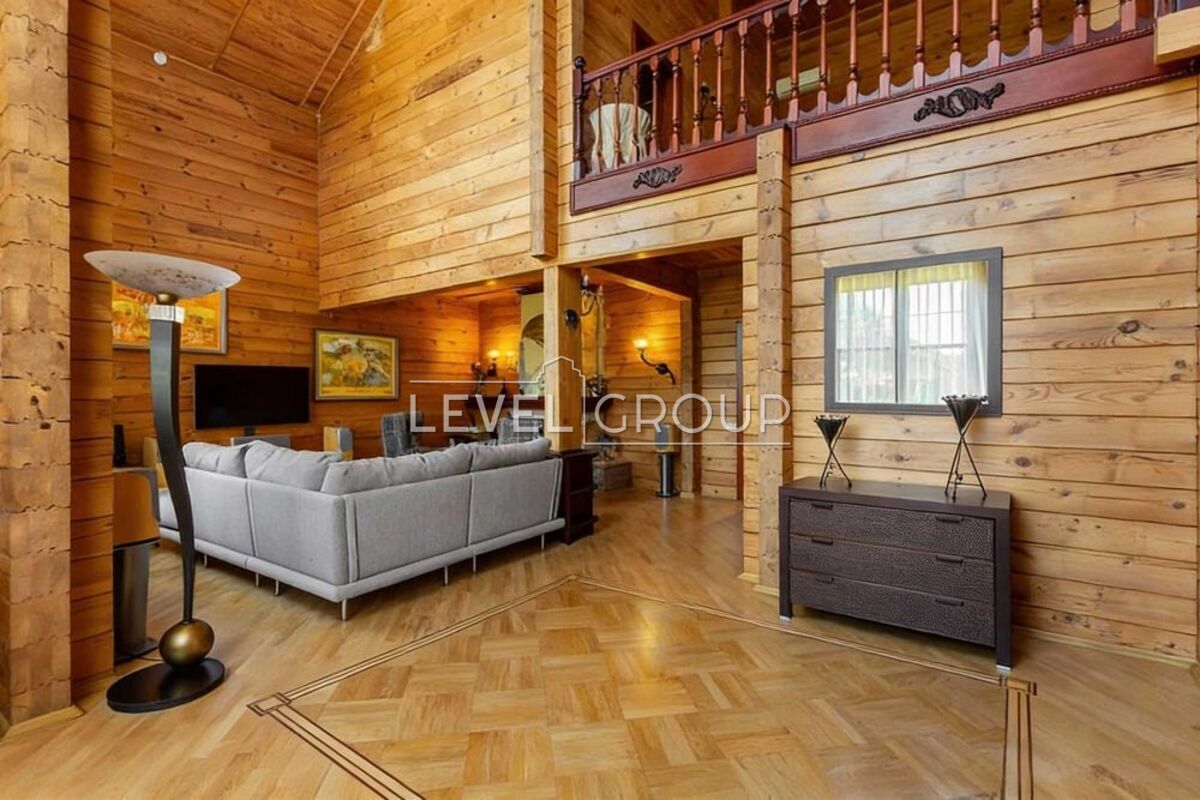 Авгурівська, 125