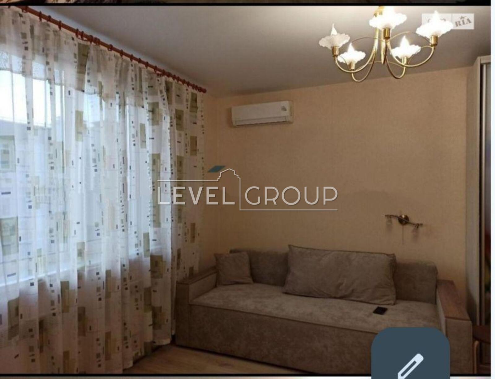 name_en
