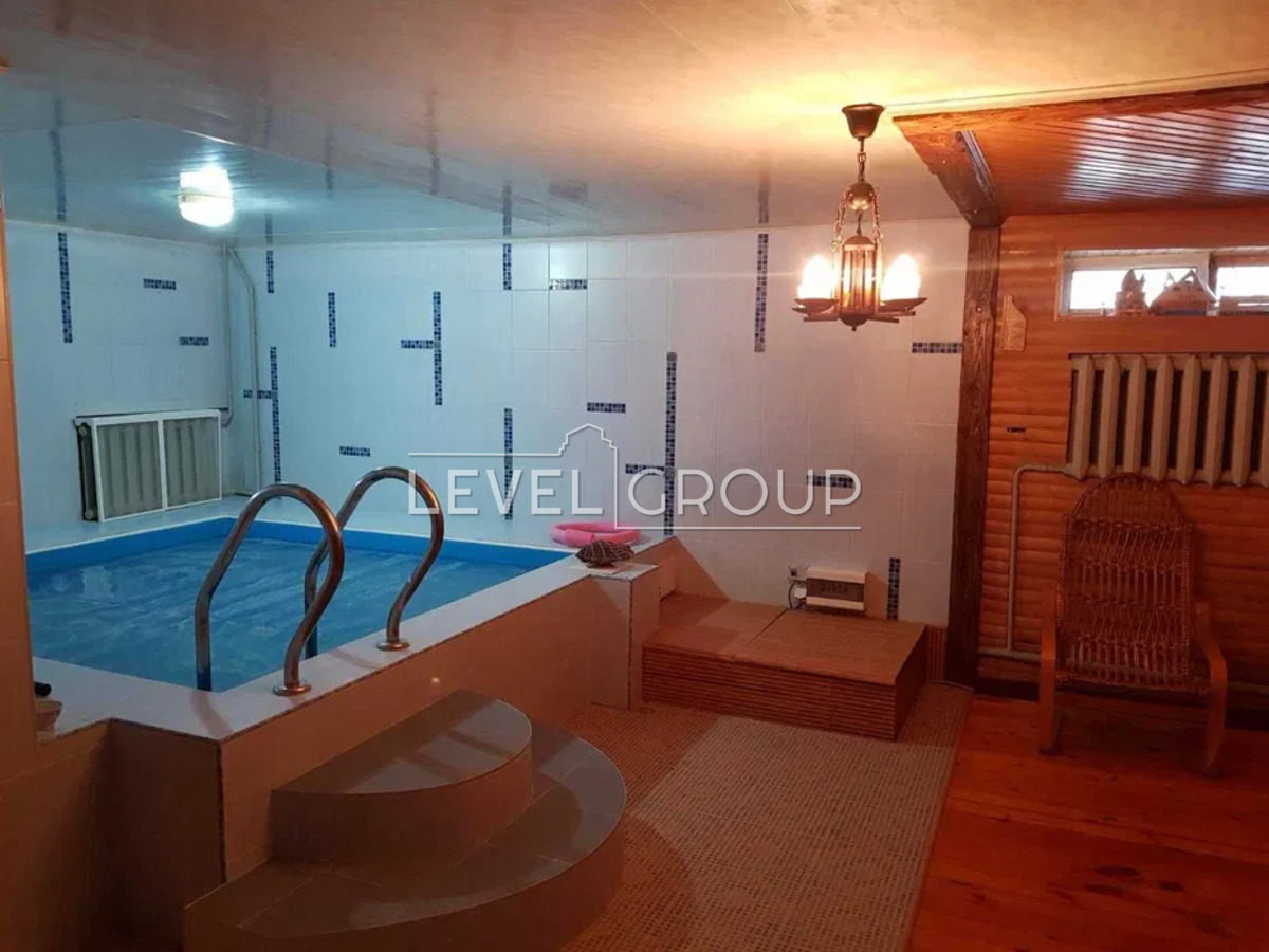 Жовтнева вул., 22