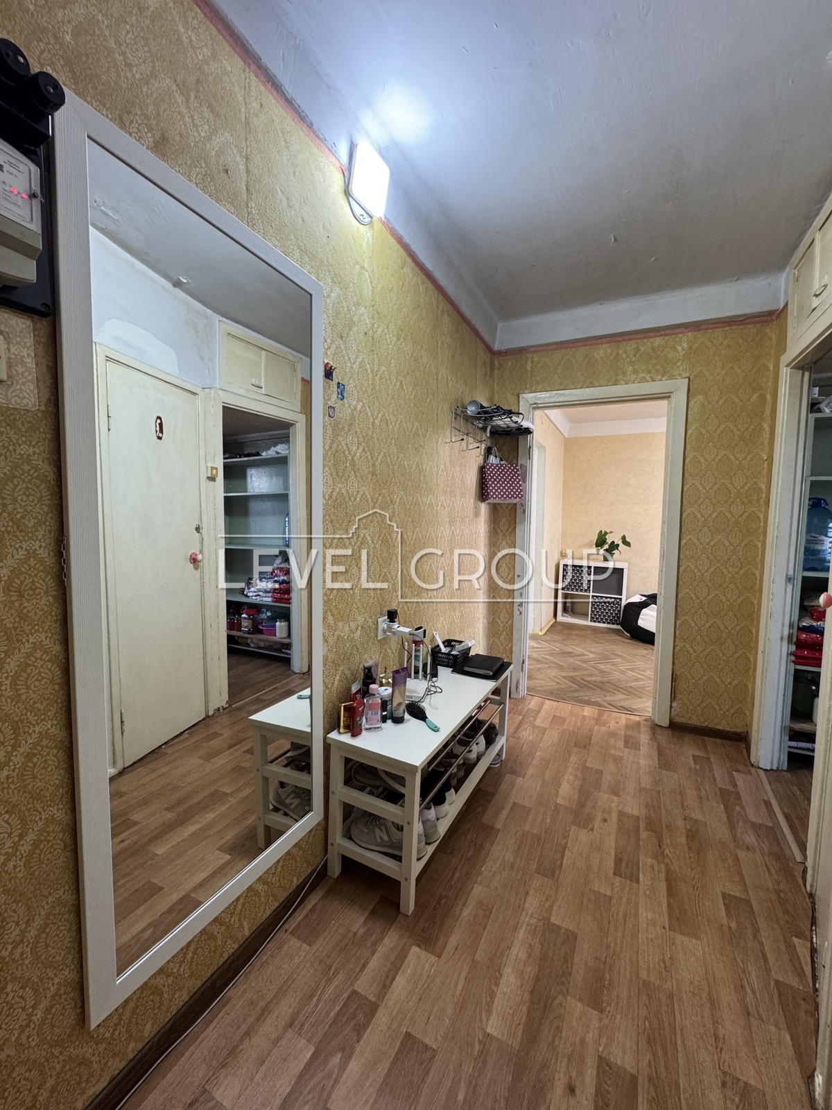 Братиславська вул., 8