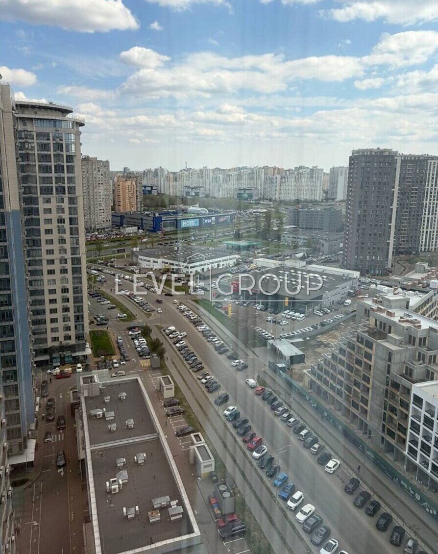 Тростянецька вул., 8
