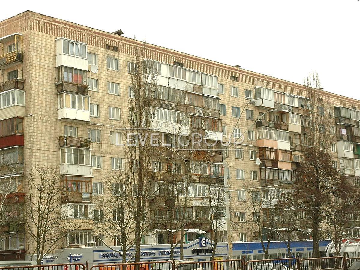 Beresteyskyi Ave. (Poles), 70