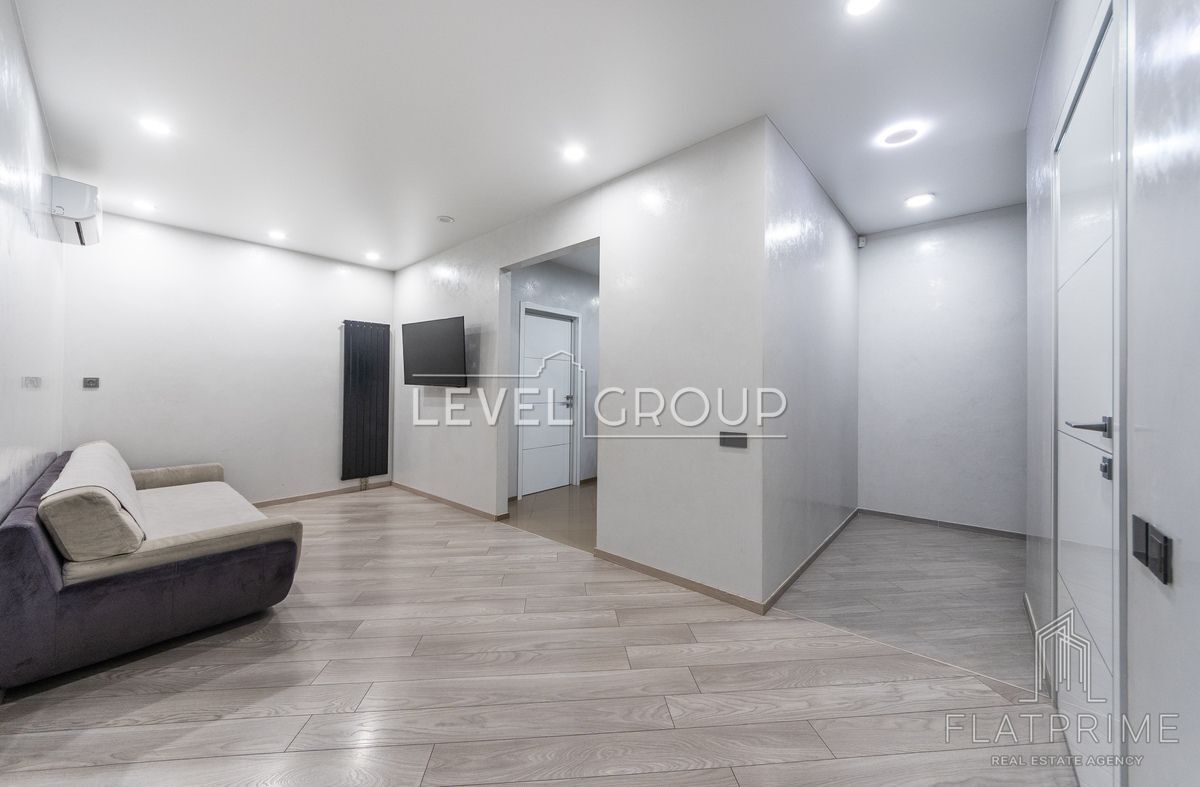 Andriy Abolmasov St. (Panelna), 4a