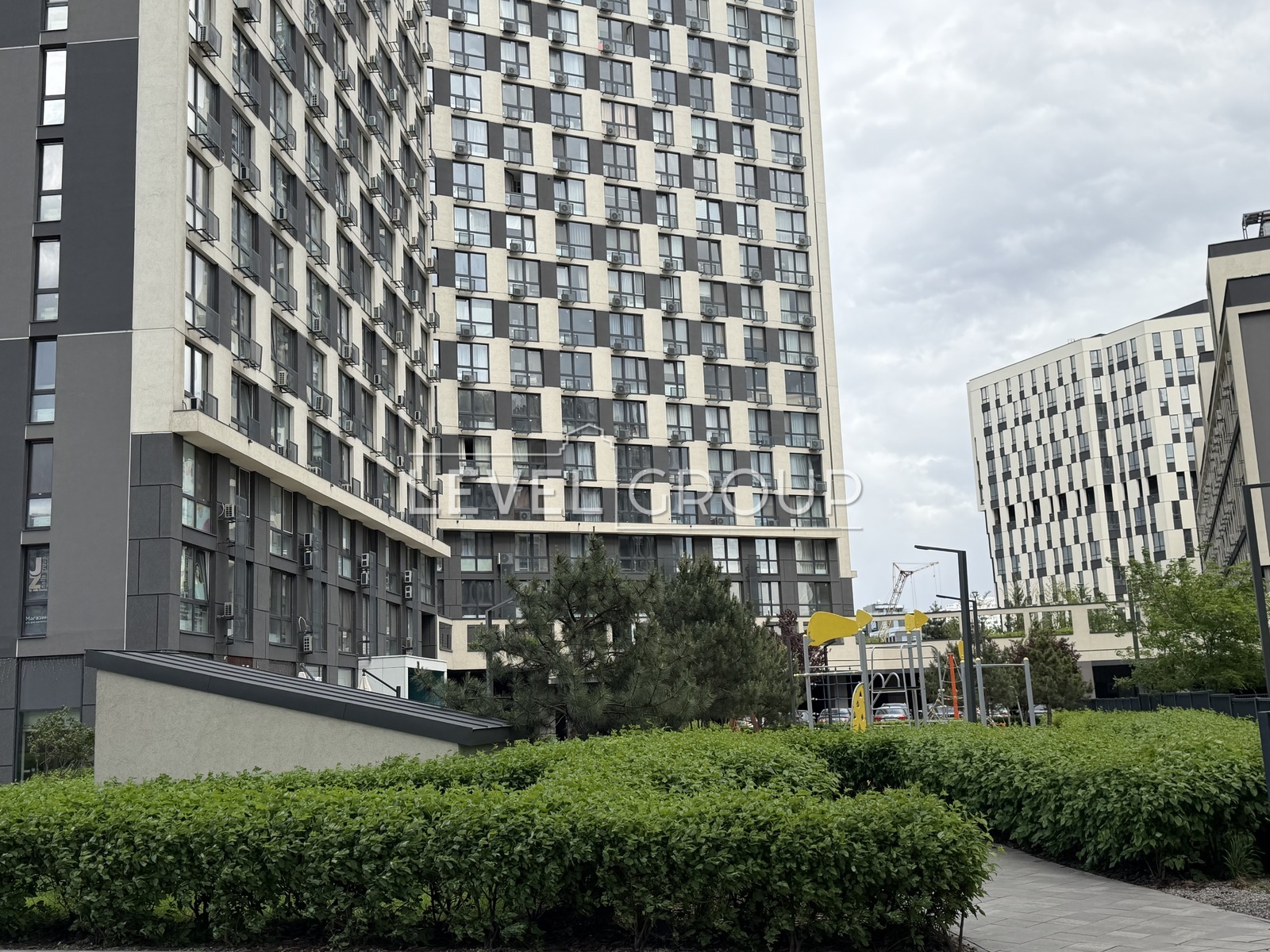 Зарічна вул., 4