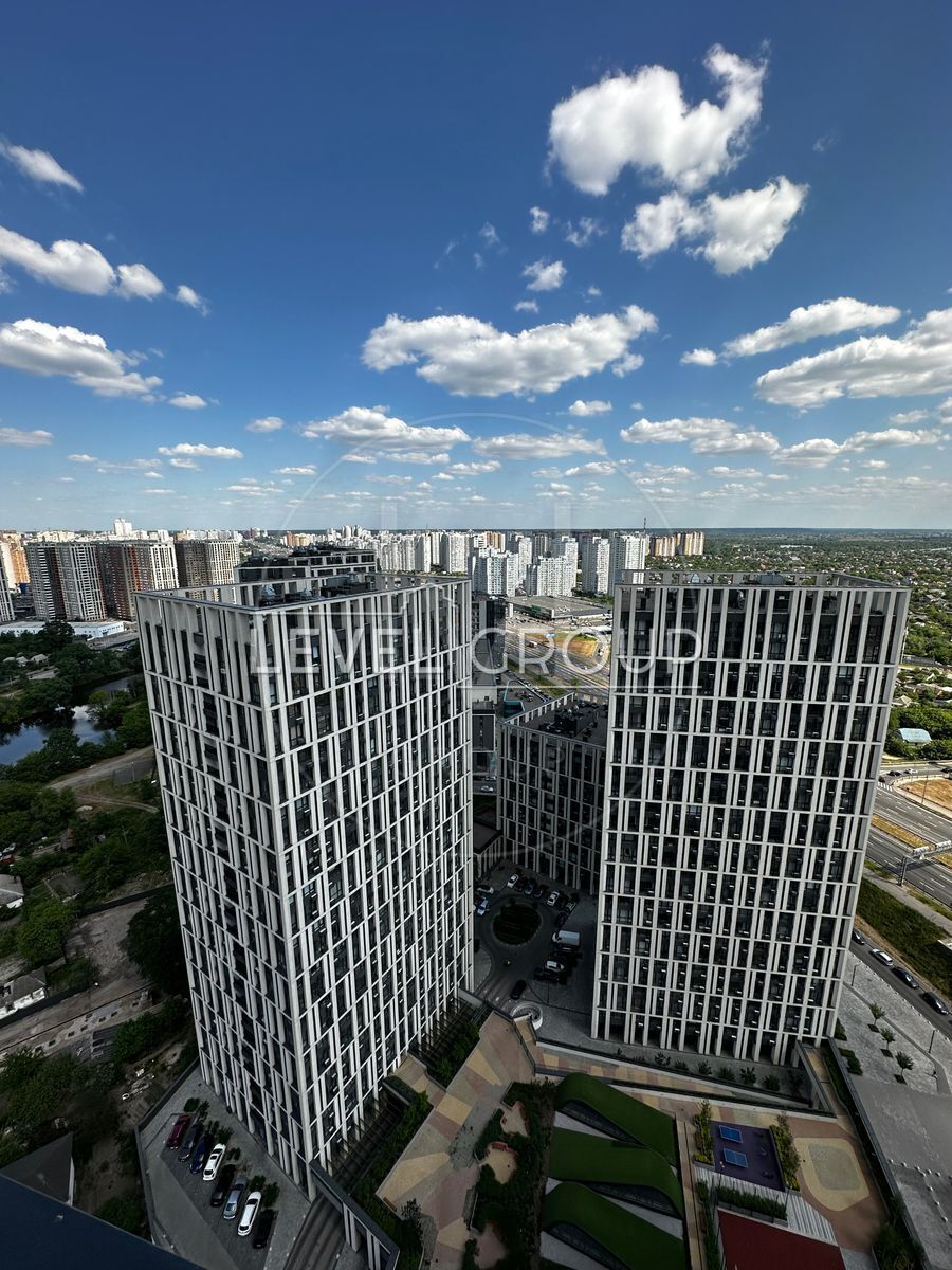 Зарічна вул., 4