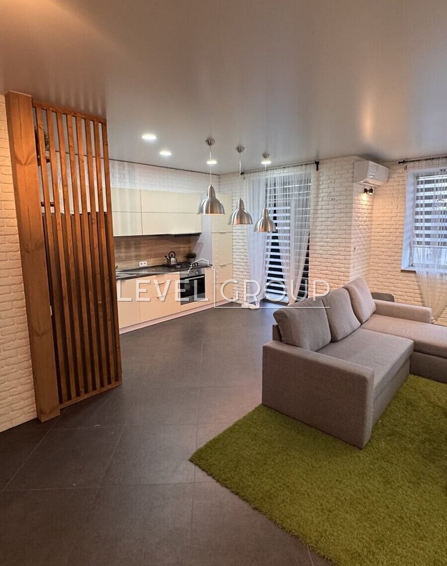 Нове Шосе вул., 8