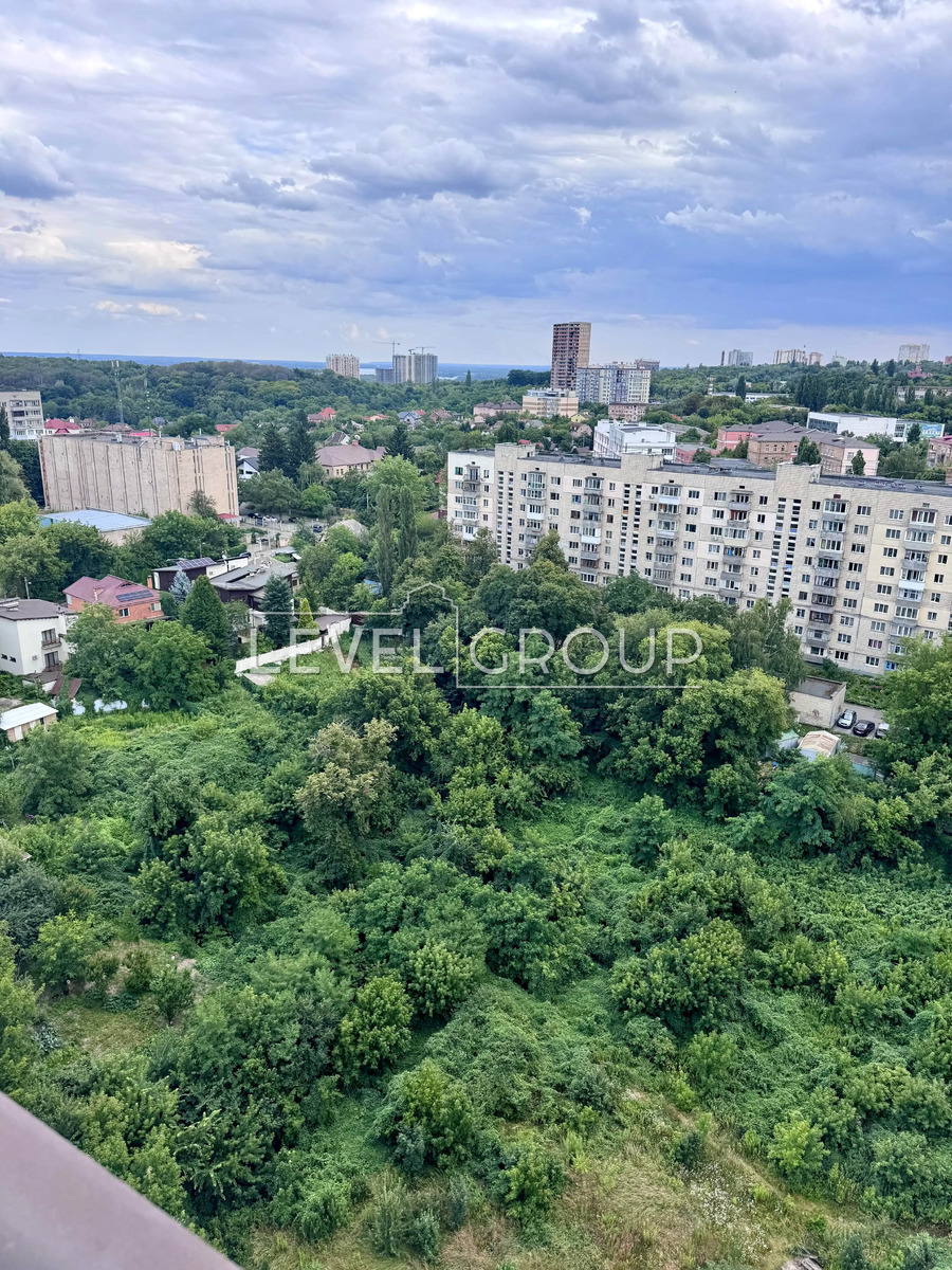 Феодосійська вул., 3В