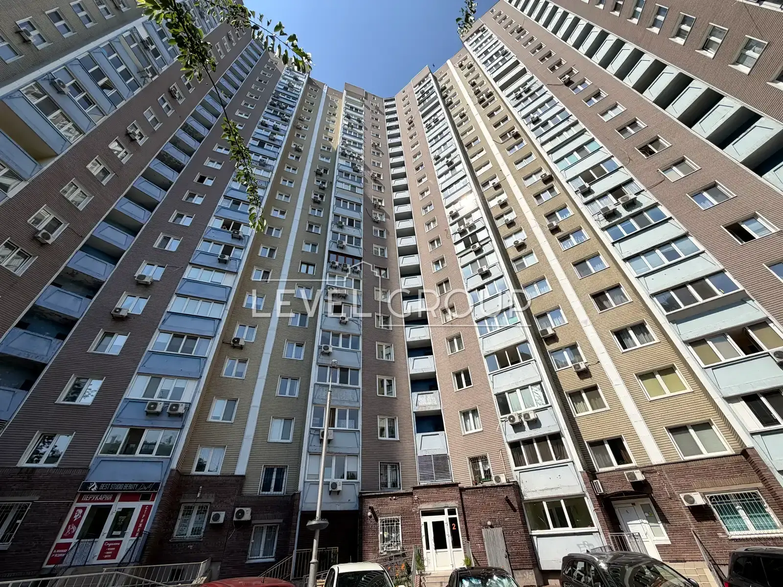 Европейського Союзу просп. (Правди), 19-А