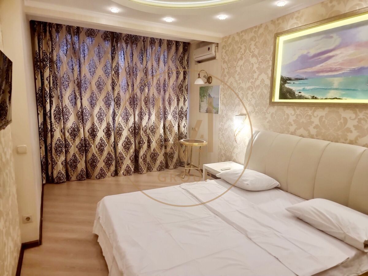 Срібнокільська вул., 12