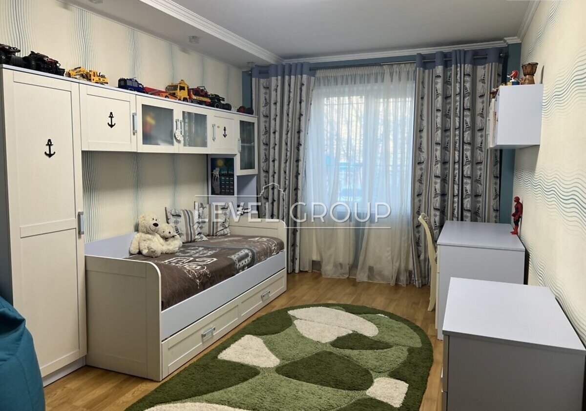 Святоюріївська, 22