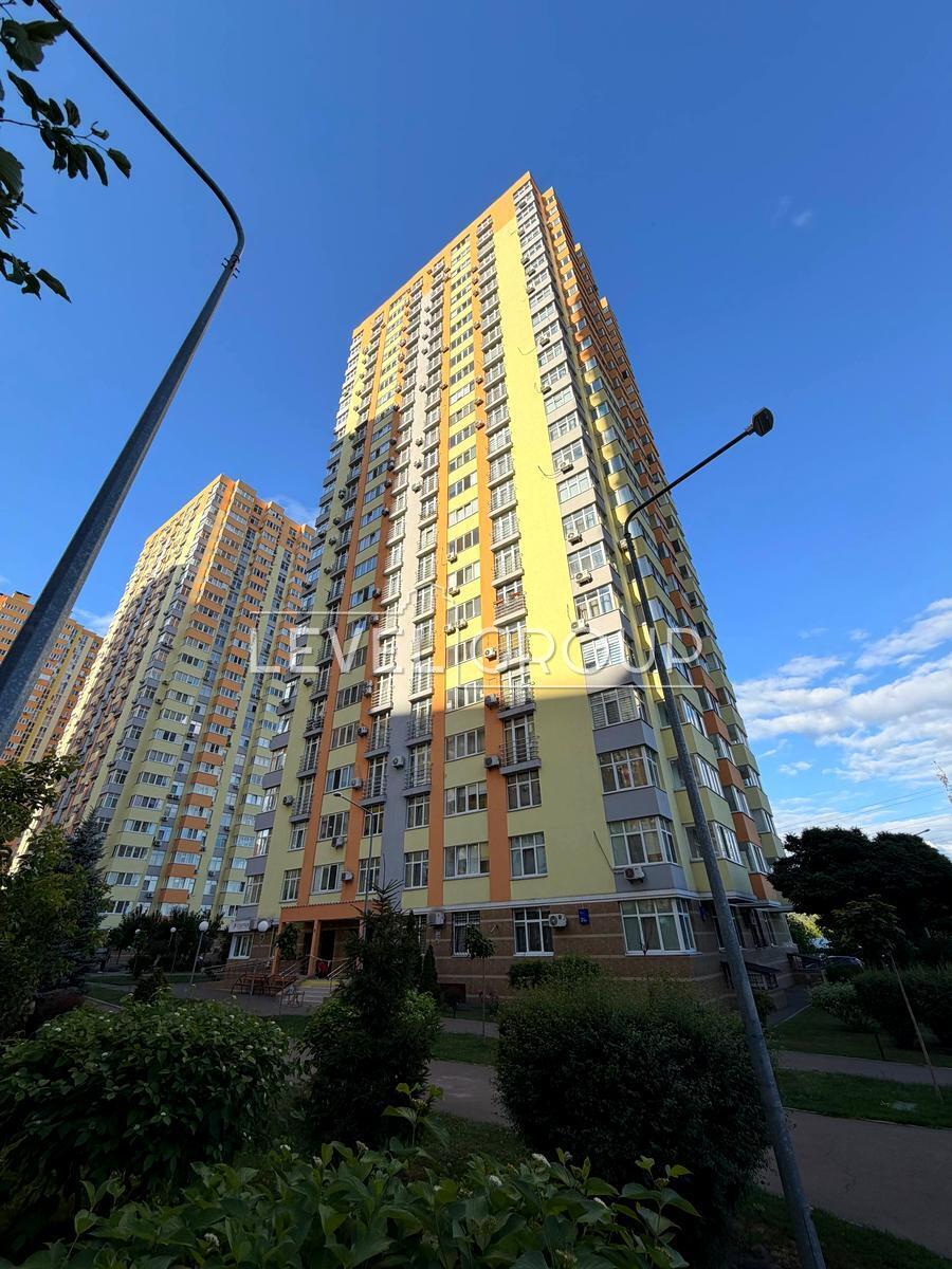 Сімї Кульженків вул. (Петра Дегтяренка), 31а