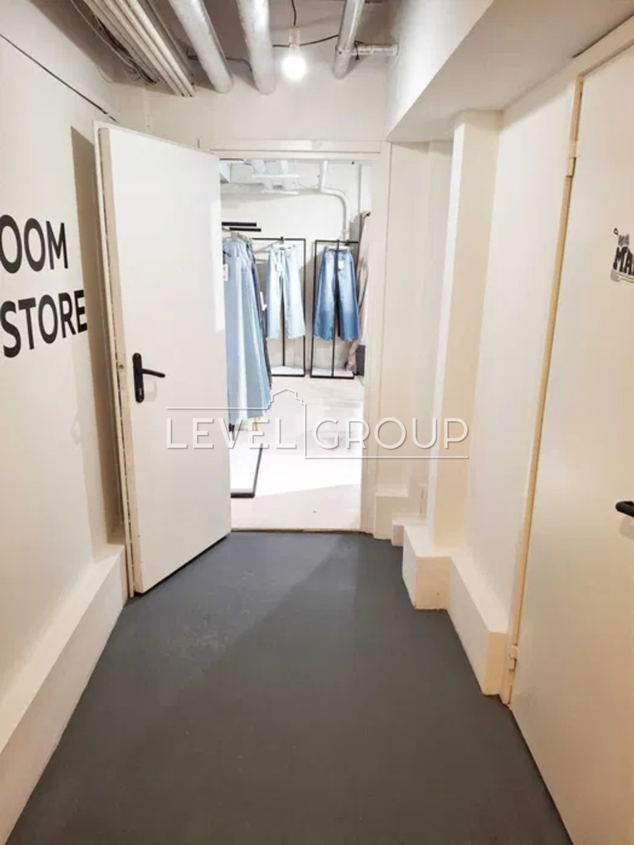 Воздвиженська вул., 48