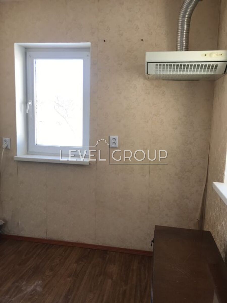 M. Karpenko St. (Kosiora), 4