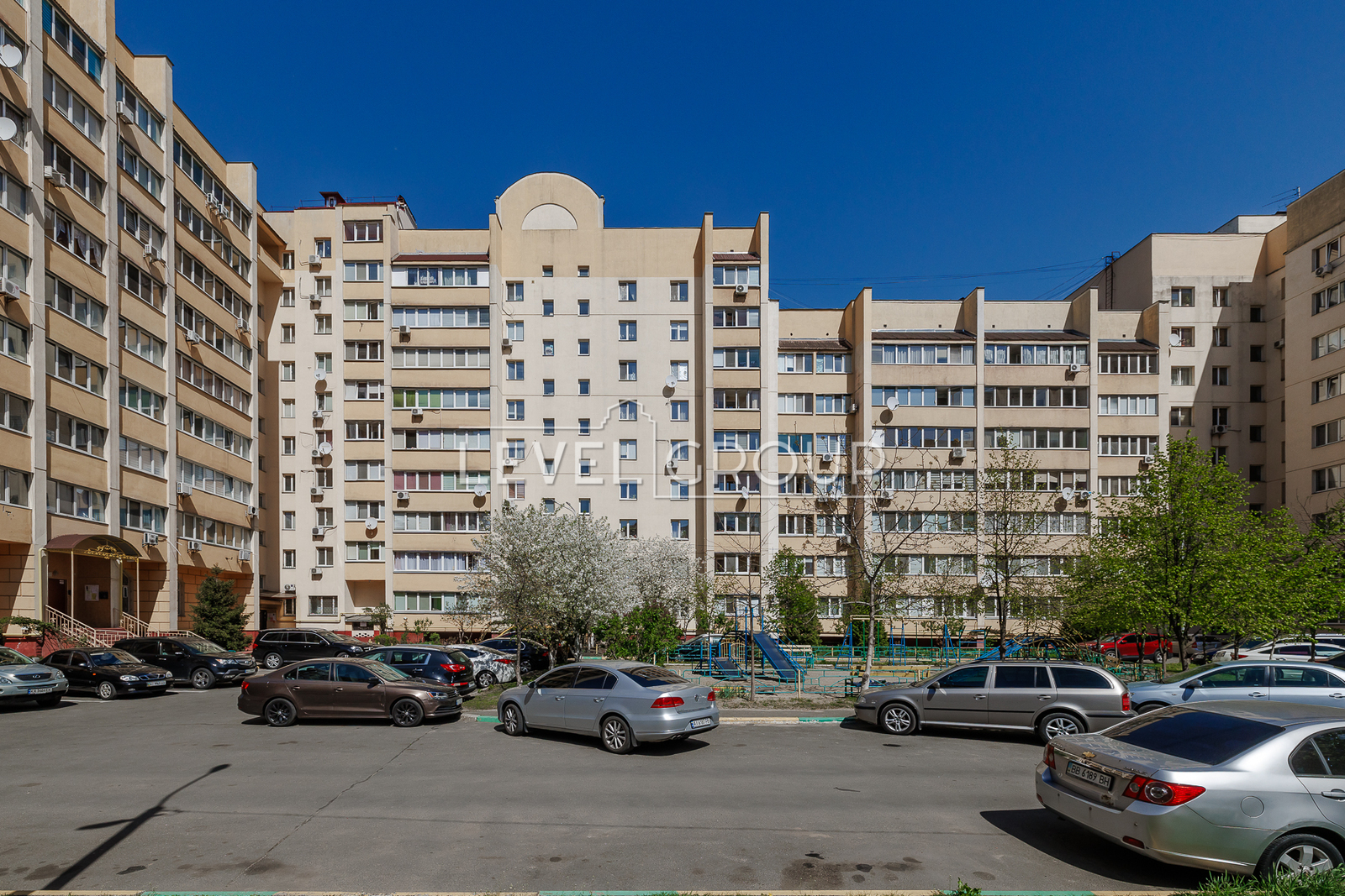 Машинобудівників, 1б