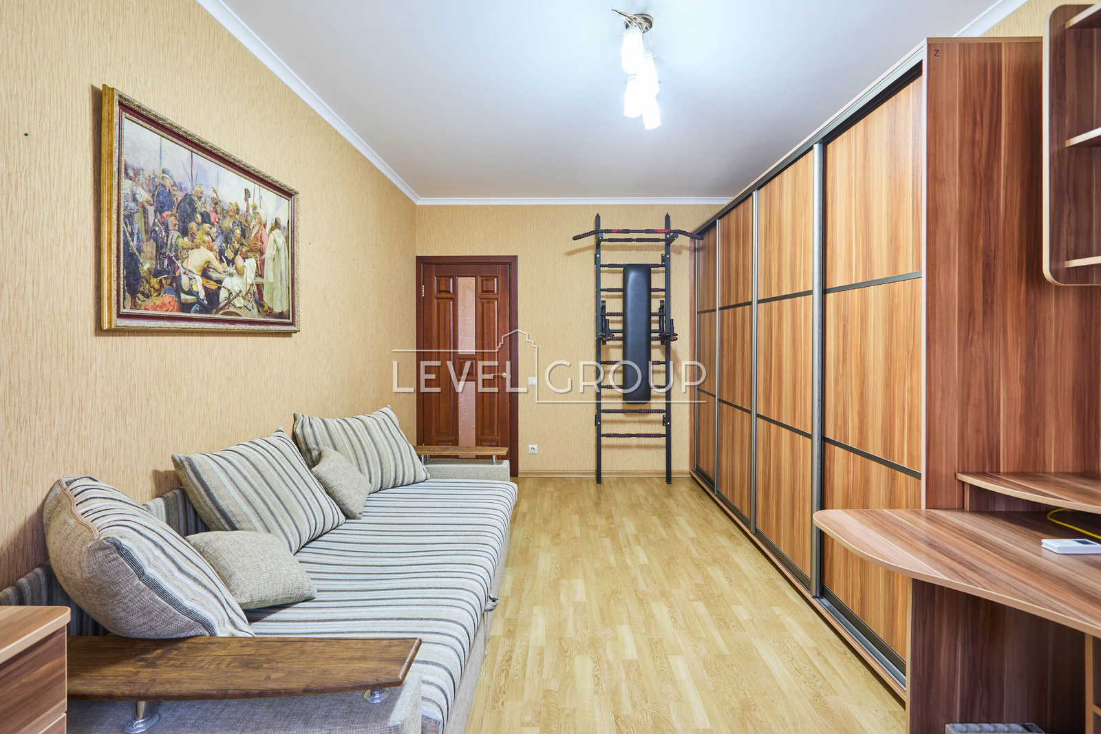 Европейського Союзу просп. (Правди), 31а