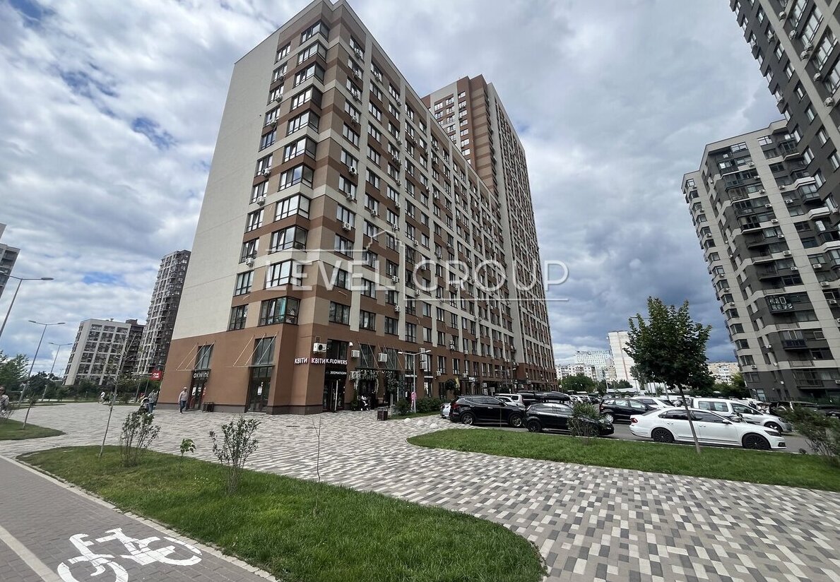 Европейського Союзу просп. (Правди), 43А