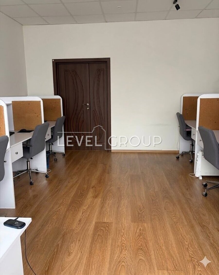 Дніпровська набережна, 14Б