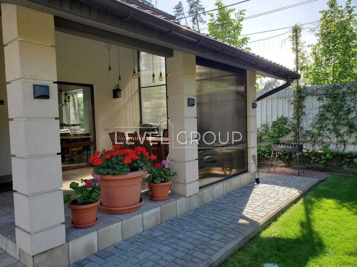 Revolutions Lane, 2m