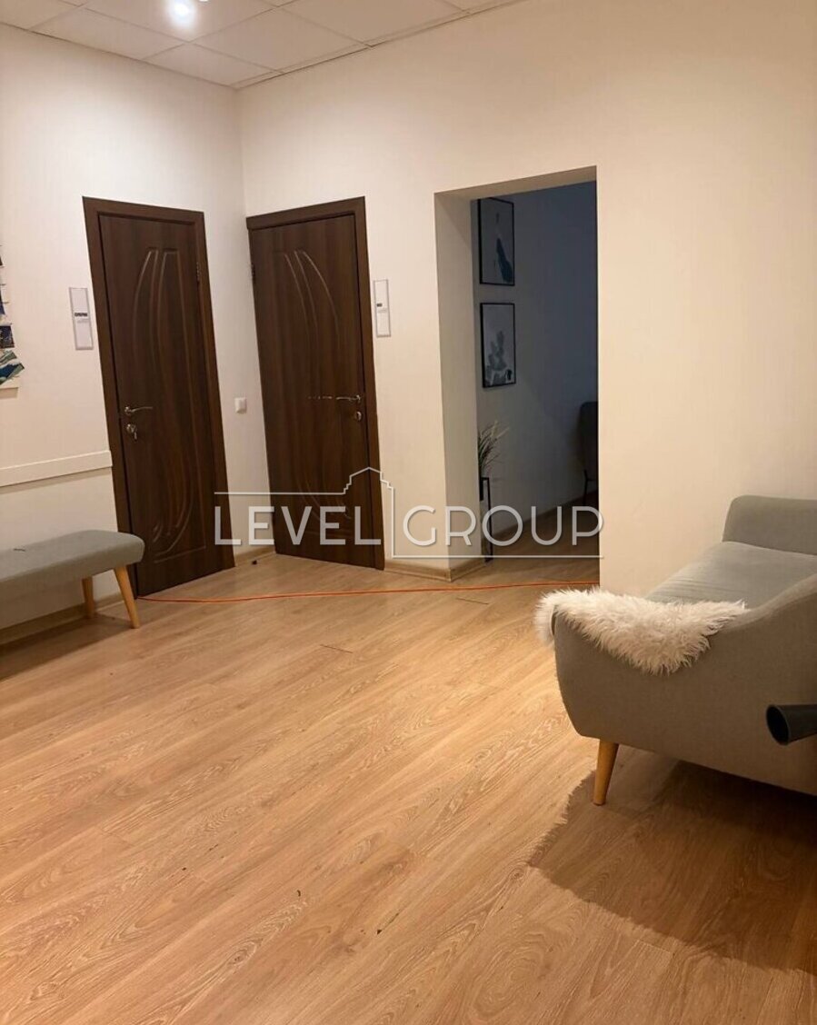 Дніпровська набережна, 14Б